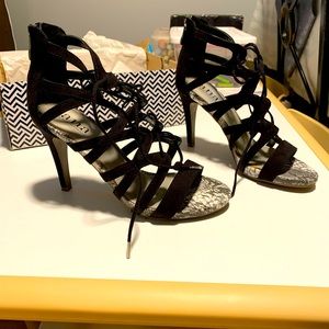 Almost new heeled strappy sandals